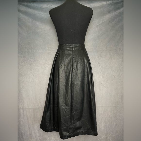 Black faux leather pleated a line midi skirt size 2 - Picture 2 of 5